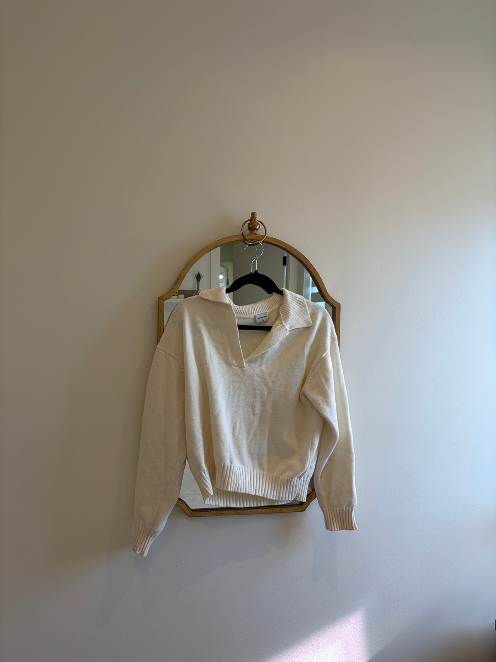 Women's Sunday Best Aritzia Cream V-Neck Collared Sweater